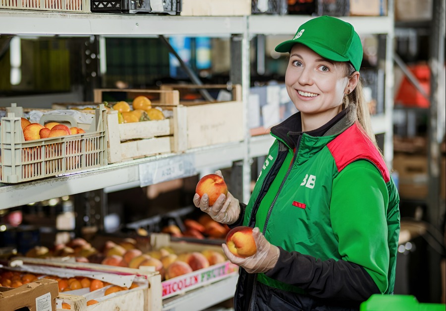 Работник продуктового склада